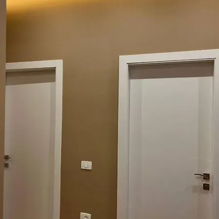 Your Local Experience, Apartment Tirana